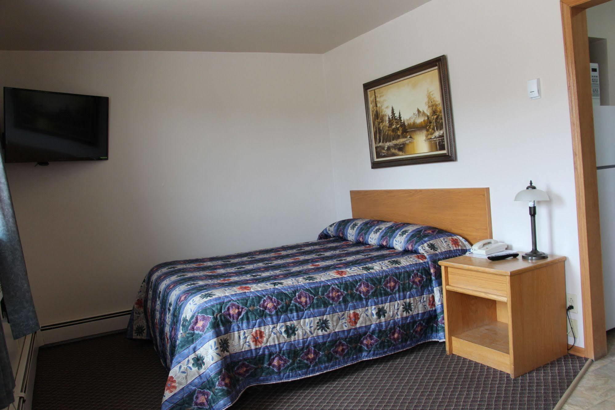 ת'אנדר ביי Lakehead Motel מראה חיצוני תמונה